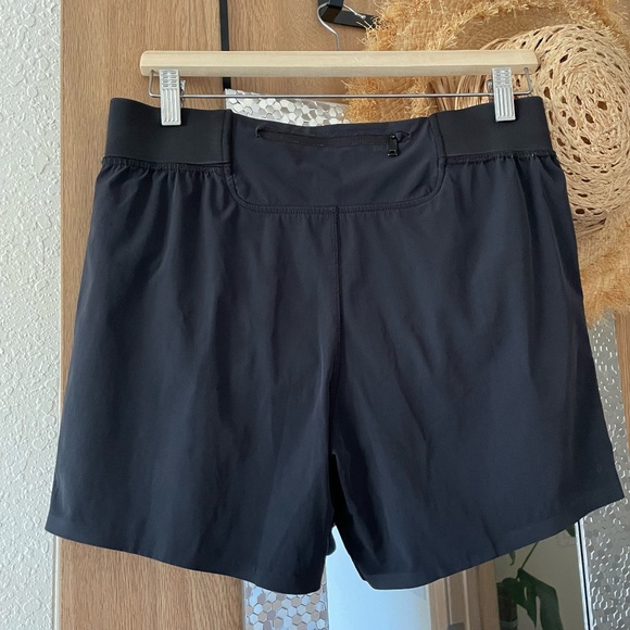 State Concepts workout shorts in black - Picture 2 of 4